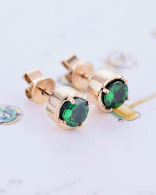 18K yellow gold earrings with tsavorites