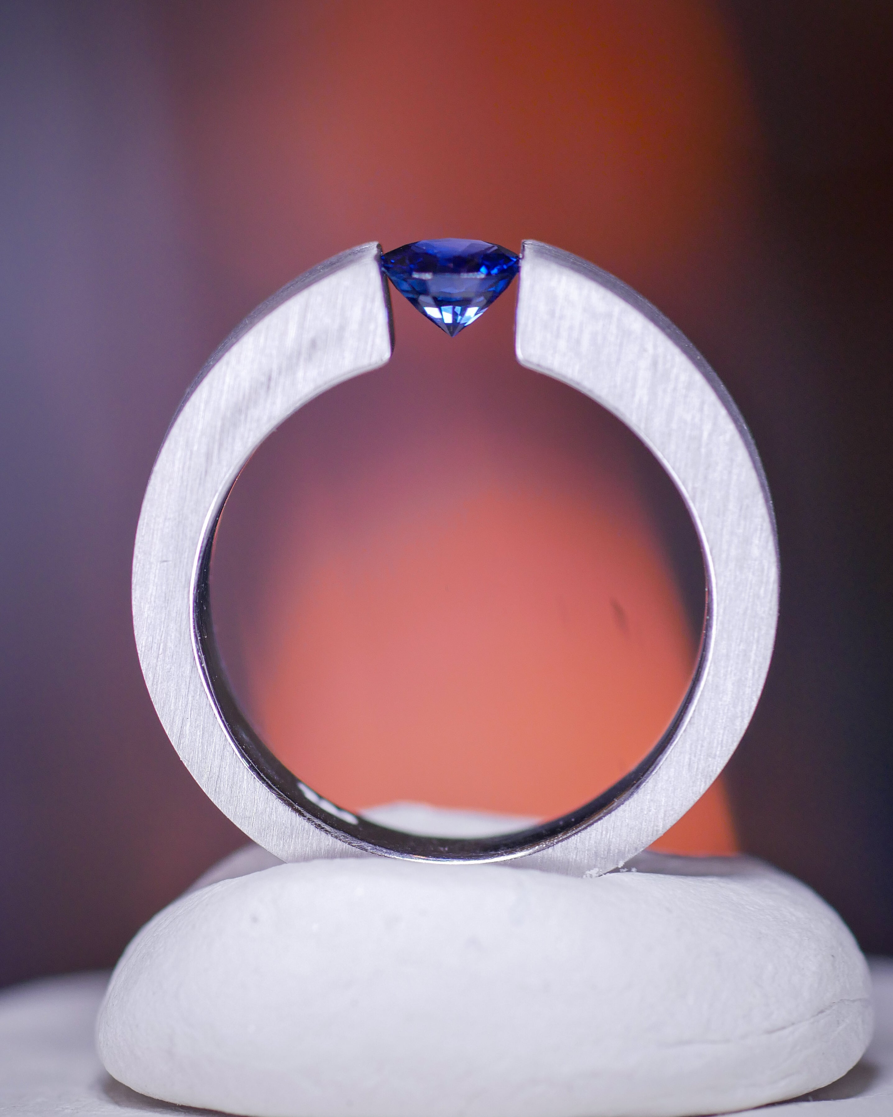 http://clinkclankclunk.com/cdn/shop/articles/price-guide-20230619-18k-white-gold-tension-ring-with-blue-sapphire-4.jpg?v=1687121193