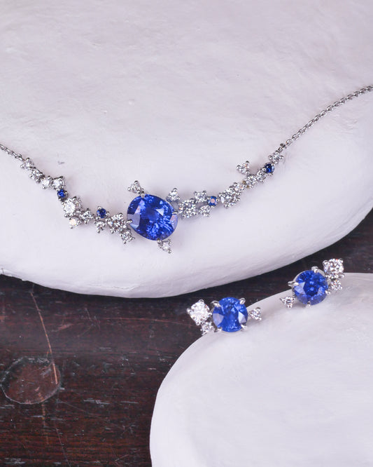 18K white gold si dian jin with cornflower blue sapphires